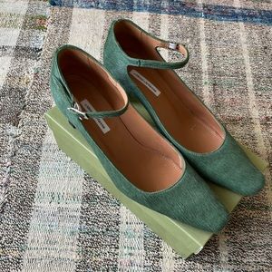 About Arianne Maya Pump
